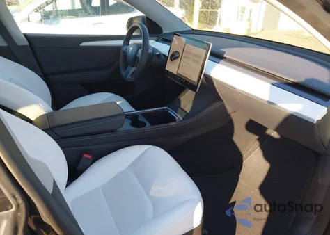 2024 Tesla Model Y Long Range Dual Motor All-Wheel Drive from USA, damaged, VIN 7SAYGDEE0RA331282